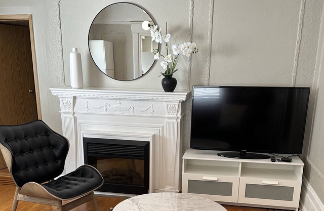 Fully furnished move-in ready 1BR in heart of Fairview