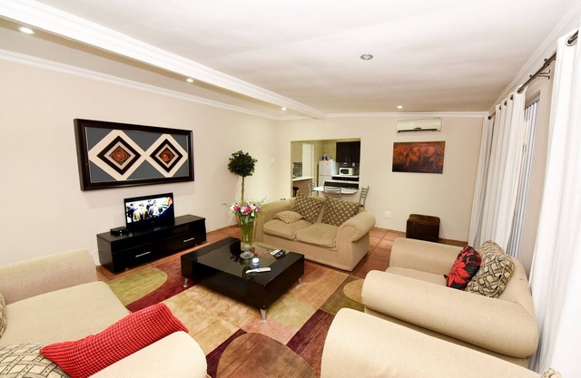 Fully Furnished & Serviced 2 Bedroom Cottage with Private Garden