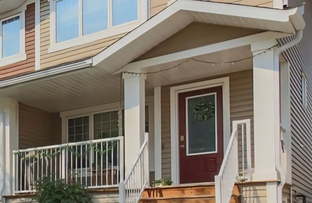 Fully Furnished Short Term Rental - Available from October to mid-February