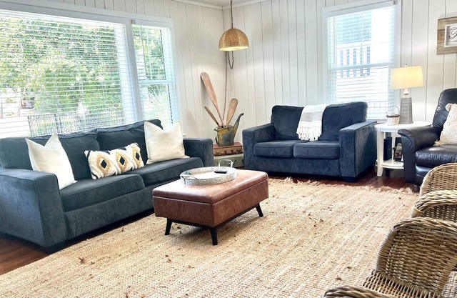 Fully Remodeled Beach Cottage: Walking Distance to the Beach & Free Golf Cart!