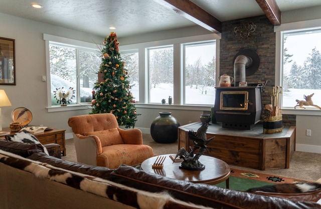 Fully remodeled historic GemnnSee Prop ID:2252490 for Guest Reviews