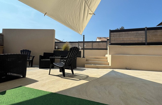 Fully renovated 80m2 3-bedroom house 1.5km from Les Conches beach.