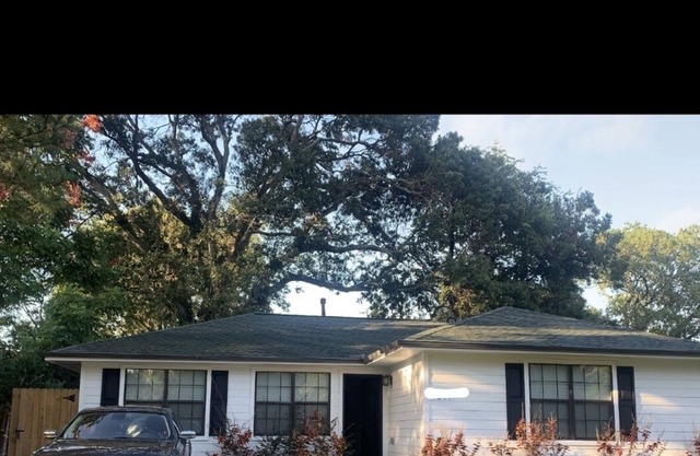 Fully Renovated 3BD 1B Private Residential Home close to all main attractions!