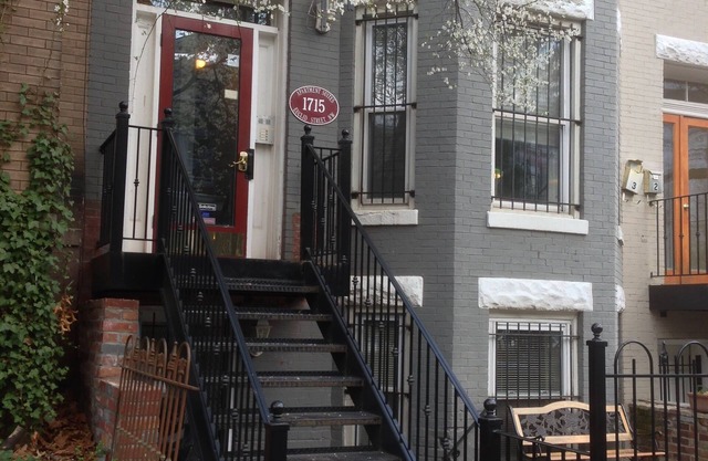 Fully Stocked 1 Bedroom Centrally Located in Adams Morgan Near Great Restaurants