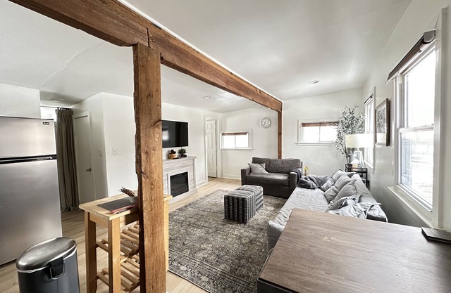 Fully Stocked Ski Cabin: 15 MINS to Hunter/Windham!