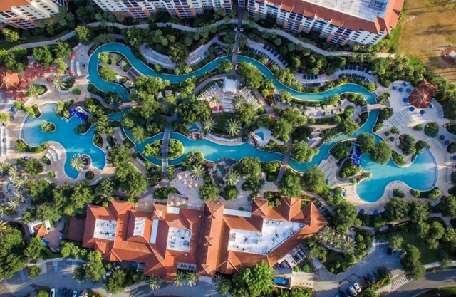 FUN FOR THE WHOLE FAMILY! Enjoy Orlando in luxury!