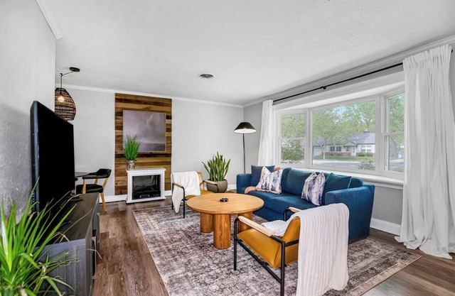 Furnished 3BR Ranch 30-Day Stay Pet Friendly Fenced Yard + Cozy Electric Fireplace