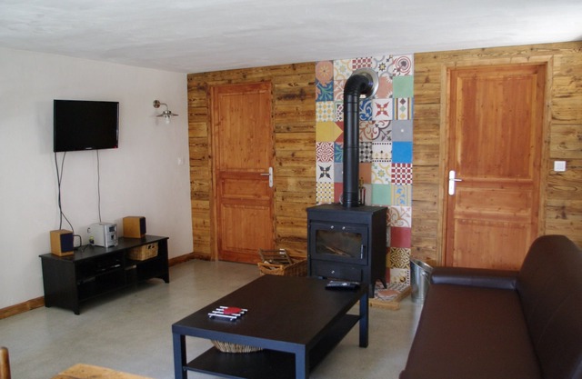 Furnished apartment in a mountain cabin in the hamlet Tincave