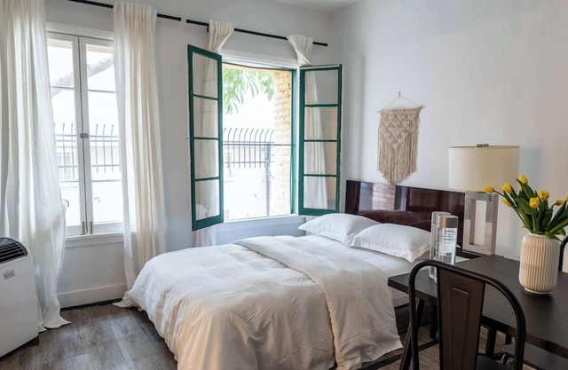 Furnished Bachelor in Hollywood