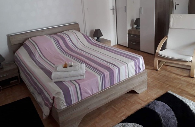 Furnished H-D 3 minutes from the center