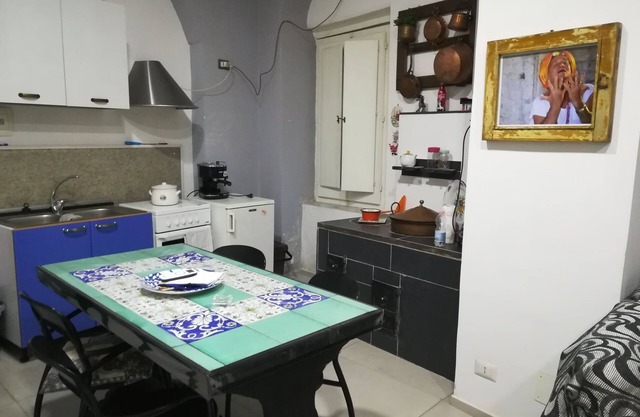 Furnished studio (double bed) with TV and private bathroom