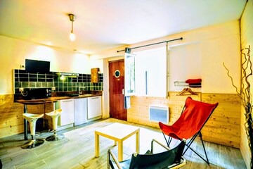 FURNISHED STUDIO RESIDENCE OF CHARACTER