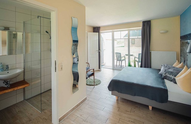 FZ 9-11 / 2-room-rooms without kitchen (48m², 4 pers.) - Family- Ferienhof *** Ostseeland Rerik