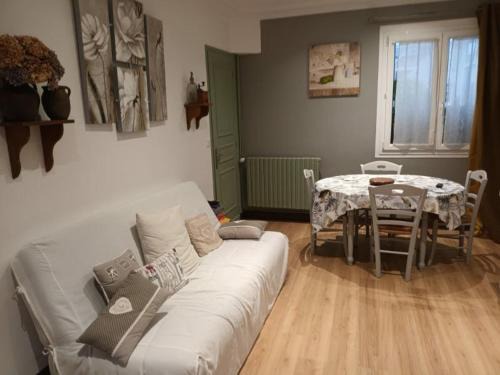 Gîte 27, Sté mère église