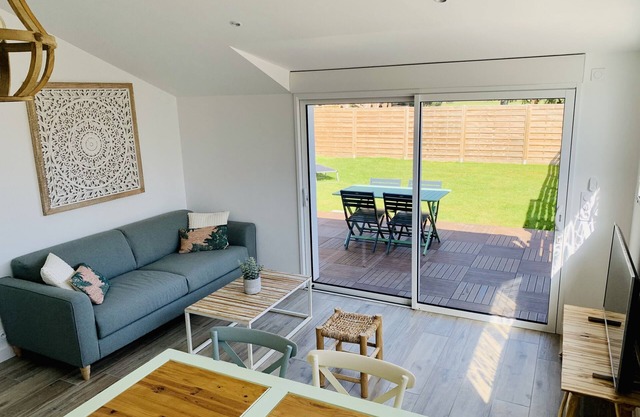 Gîte Avec Jardin, à 10 mn des Sables D'olonne, lit King Size