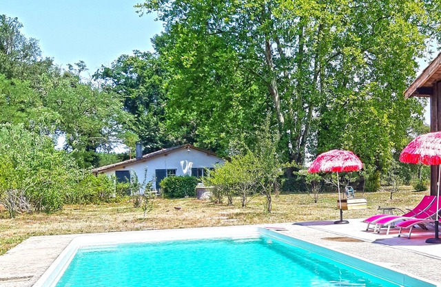 Gîte Avec Piscine et SPA au Coeur de Forêt Landaise