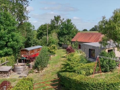 Gîte chaleureux avec piscine privée et bain nordique - FR-1-497-116