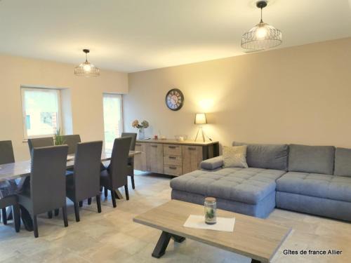 Gîte champêtre avec terrasse et jardin à Thiel-sur-Acolin - FR-1-489-339