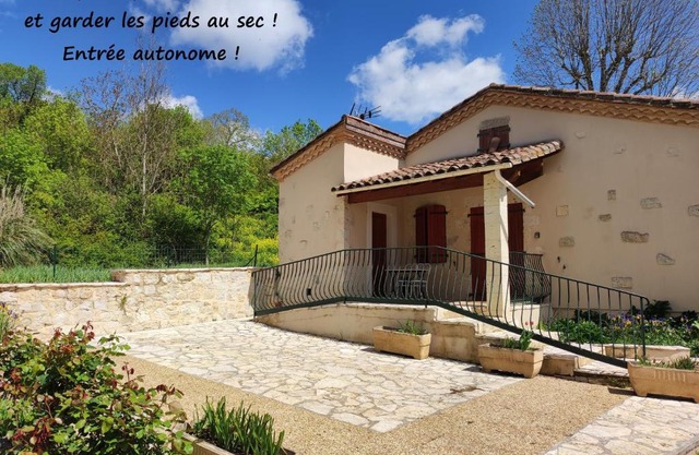 Gîte de la Tride 1 avec terrasse proche du centre