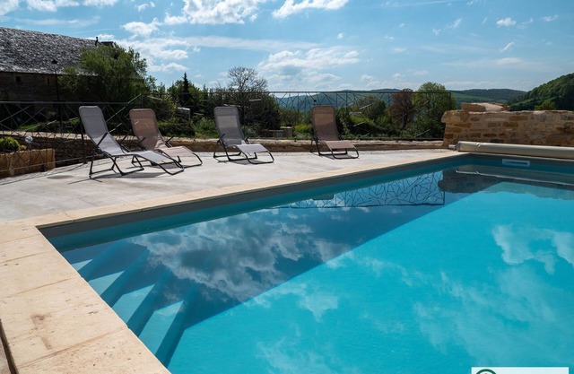 Gîte de Malescombes Privé Avec Piscine à la Campagne Pour 8 Personnes