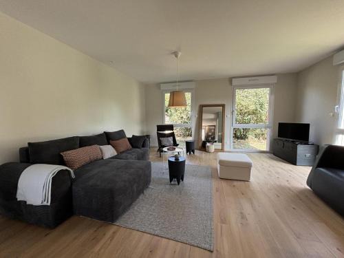 Gîte Design Contemporain à Ébreuil avec Jardin - FR-1-489-551