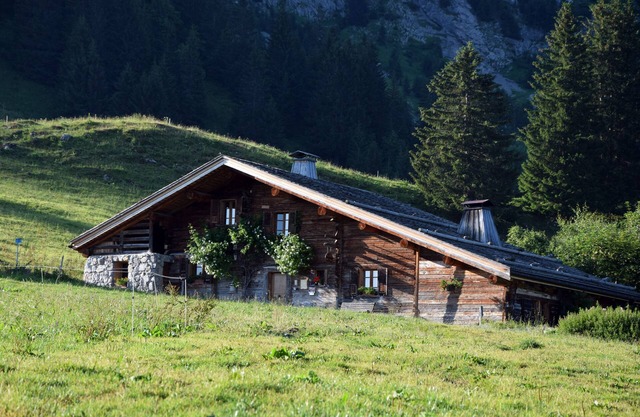 Gîte du Vieux Madrier in La Clusaz, 15-person chalet with breathtaking views in a quiet location.