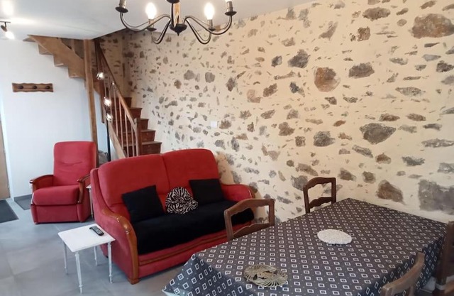 Gîte entier plein centre de St Léo, 2 ch, 4 pers