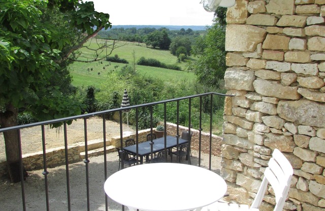 Gîte Le Recoux - Charming Black Périgord Cottage close to Dordogne attractions