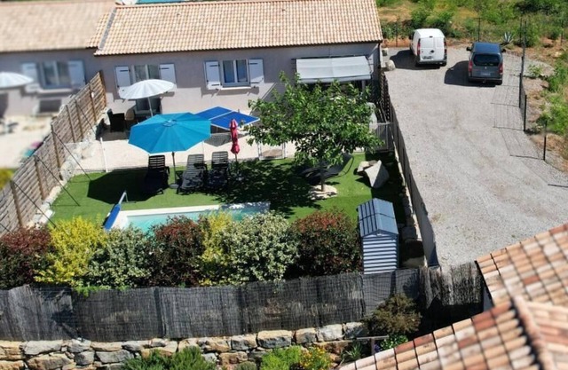 Gîte l'Odyssée for 6 people with private heated swimming pool