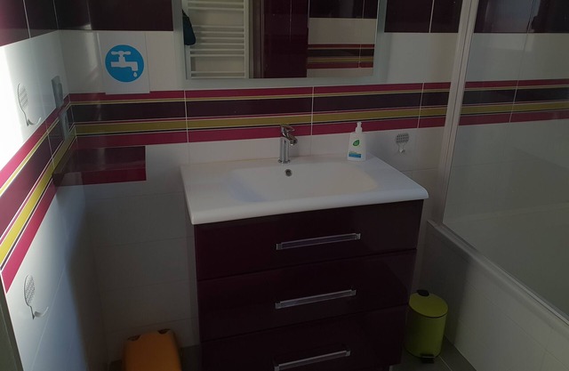 Gîte la Bulle Bien-être 4 stars: Swimming pool. Optional: Spa, Sauna, Massages.