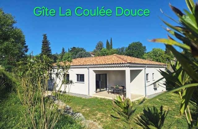 Gîte La Coulée Douce-A fully air-conditioned house near the river Ardèche