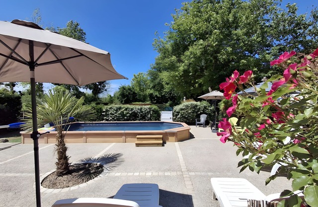 Gîte La Voilerie, private jacuzzi & pool & cabin bed