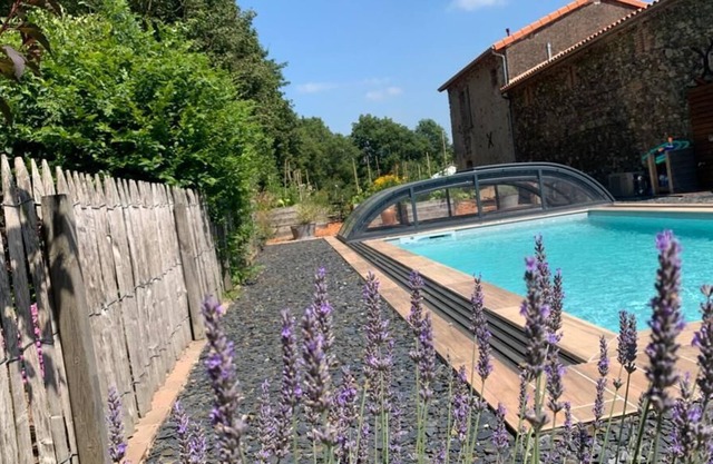 Gîte rental 8 people 4 bedrooms Swimming pool Furnished tourist accommodation 4 *