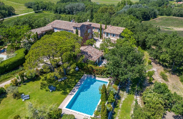 Gîte Roussillon, mas Provençal Restauré à Roussillon, au Calme , vue sur Lavande