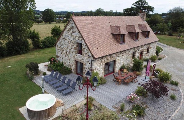 Gîte spacieux et confortable à Saint-Patrice-du-Désert avec jardin et mini ferme - FR-1-497-187