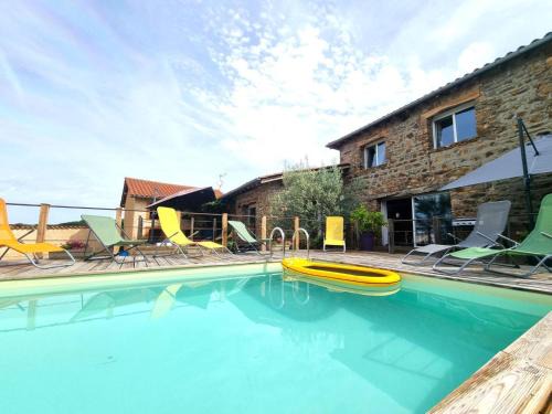 Gîte spacieux à Néronde avec piscine privée et spa - FR-1-496-296