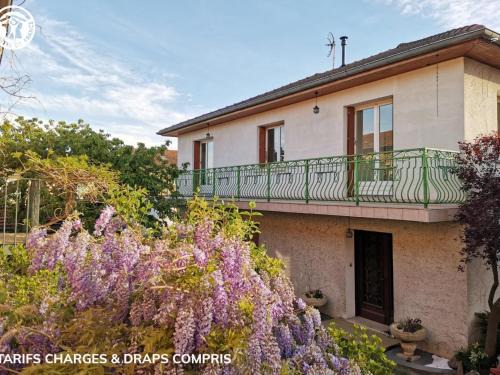 Gîte spacieux à Roanne avec balcon et terrasse - FR-1-496-337