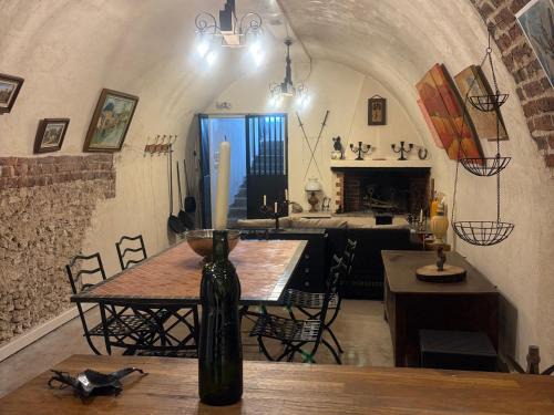 Gîte troglodytique typique et cosy pour escapade paisible - FR-1-410-484