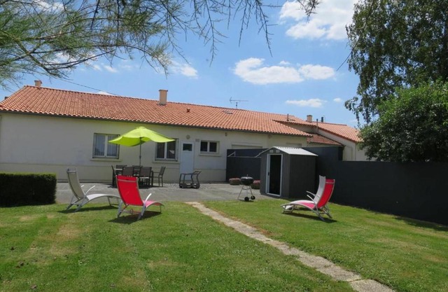 Gîte familial avec belle cour, 3 chambres, proche vignobles et activités, au calme en campagne angevine - FR-1-622-11