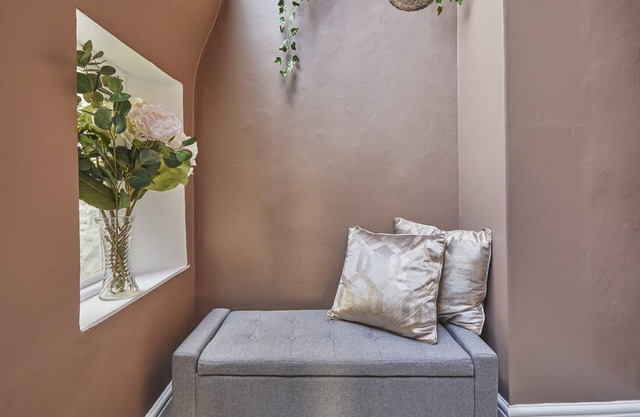 Grand Sally Lunn's Maisonette Is Your Family Spot!