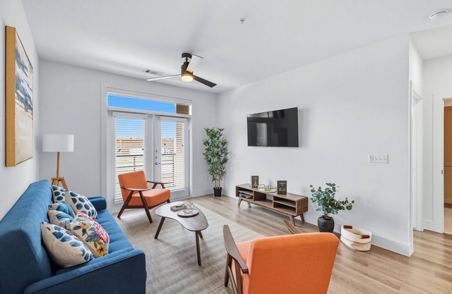 G01 Luxury Living DT Forth Worth 2BD2B Resort Style Amenities, Golf Sim