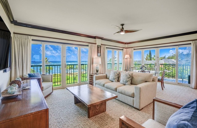 G401 - Top Floor Ocean View Corner Suite - Extra Large Floor Plan in Kapaa w AC!