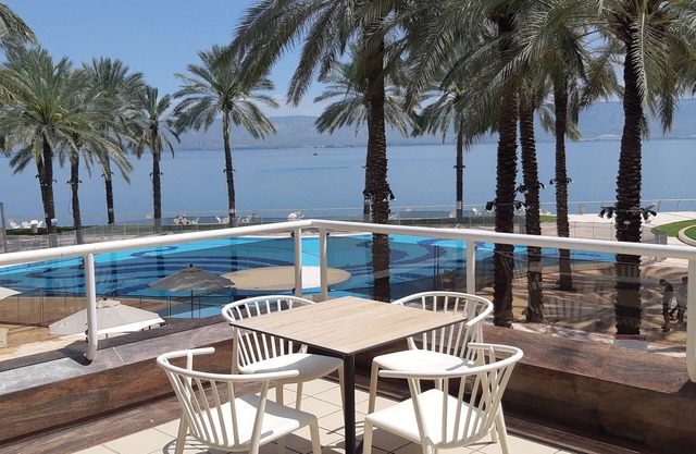 Gai Beach Resort Spa Hotel