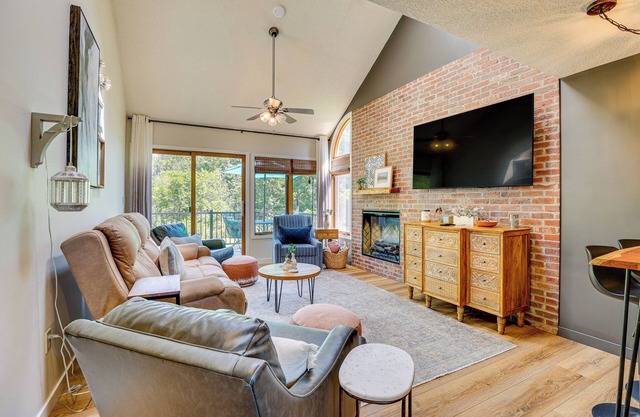 Galena Townhome w/Deck & Community Perks!