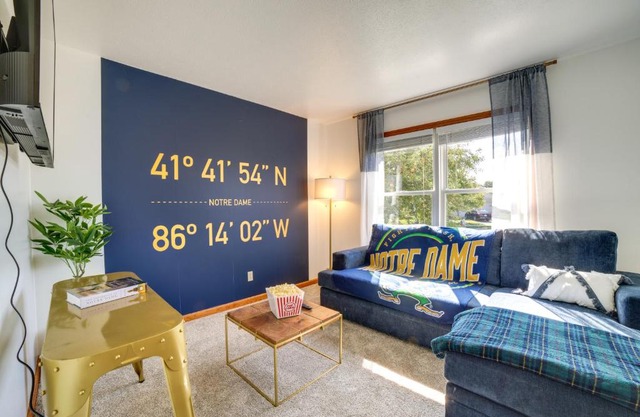 Game Day Ready Home with Yard 4 Mi to Notre Dame