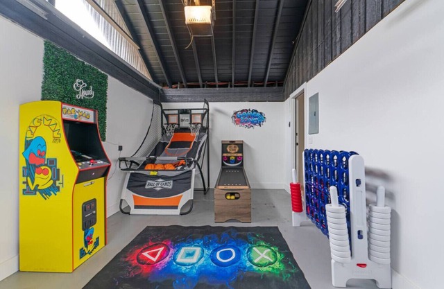 Game Room - Modern Beautiful Home