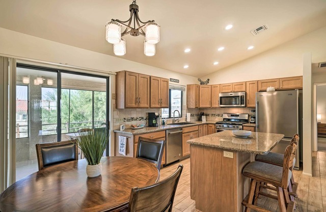 Game Room + Mtn Views: Lake Havasu Escape!