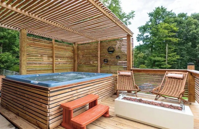 Gamers Paradise - Game Room, Hot Tub, Fire Pit