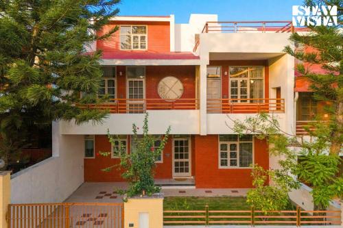 Ganga's Jewel - Breakfast Included at Rishikesh by StayVista