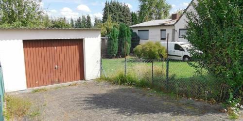 Ganzes Ferienhaus mit Garten, 4 Zimmer sowie private Küche, Bad und WC, Privat Parkplätze, WiFi,Top Lage